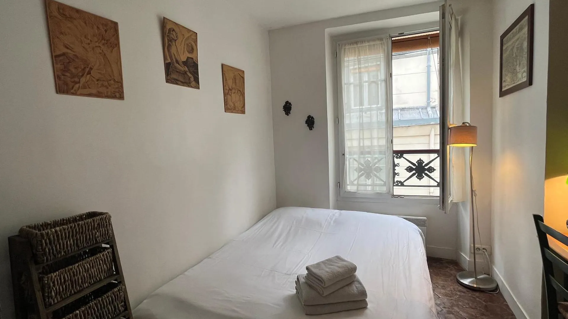 Appartement Typical Marais 3 BR Beaubourg à Paris