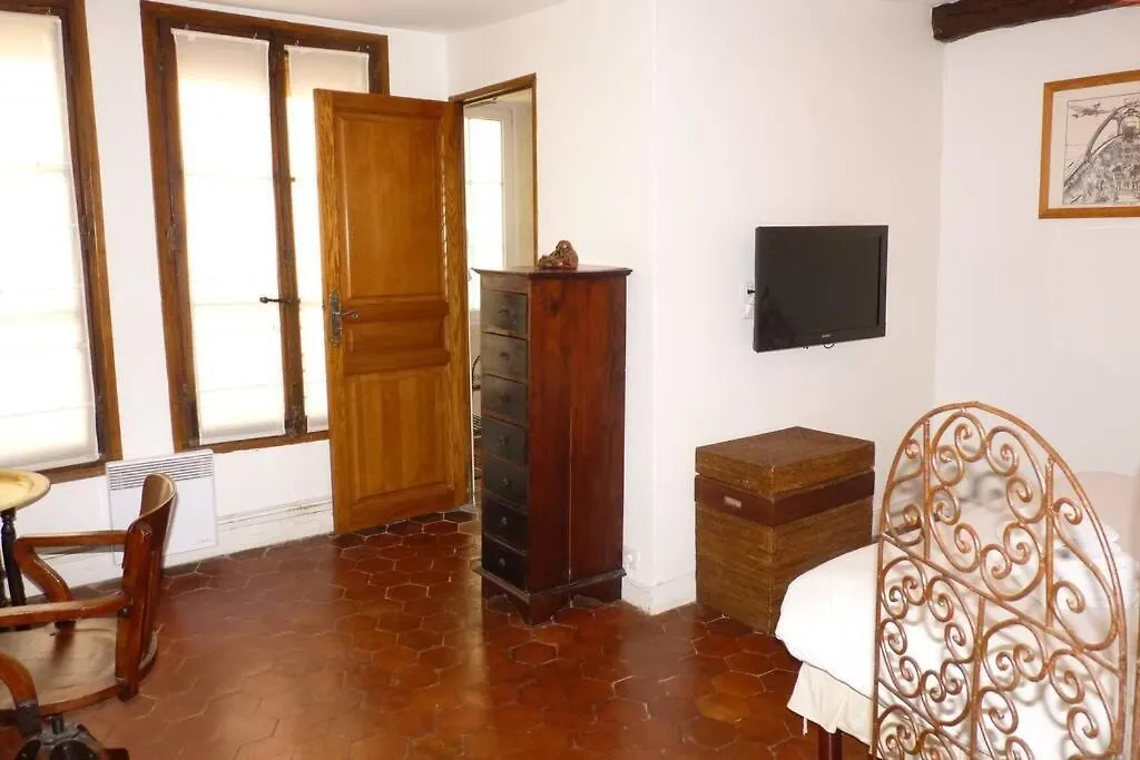 Appartement Typical Marais 3 BR Beaubourg à Paris