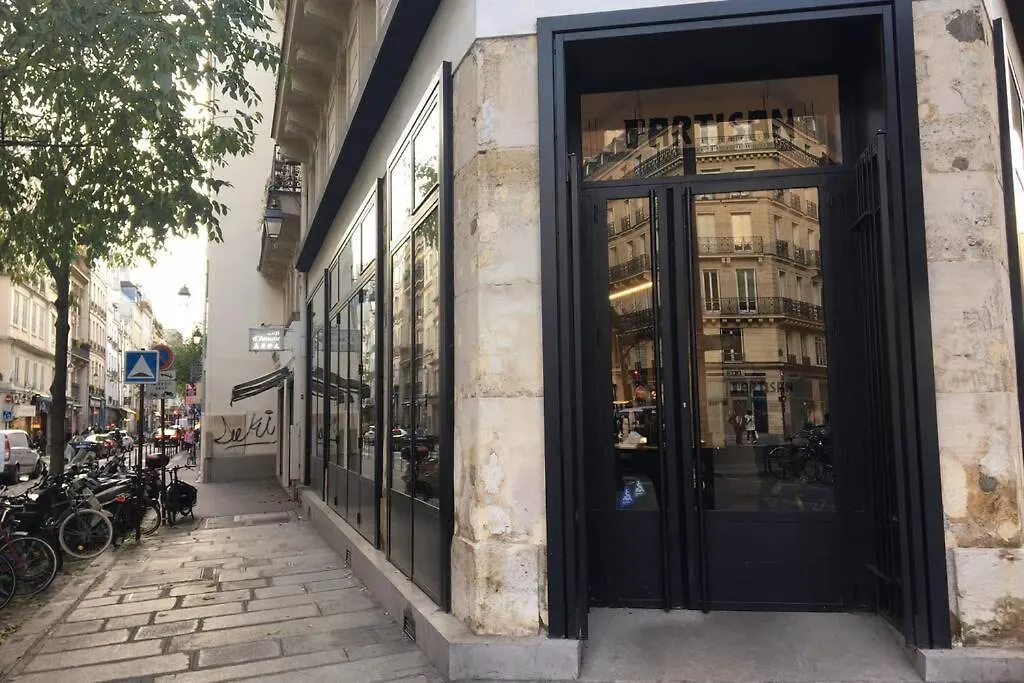 Appartement Typical Marais 3 BR Beaubourg à Paris