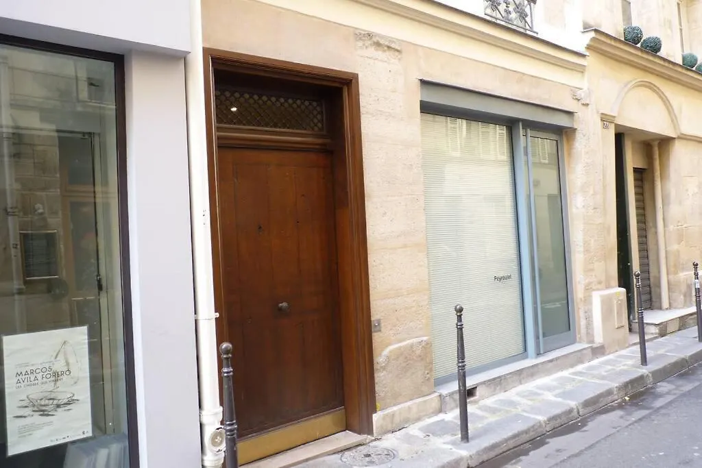 Appartement Typical Marais 3 BR Beaubourg à Paris 0*,
